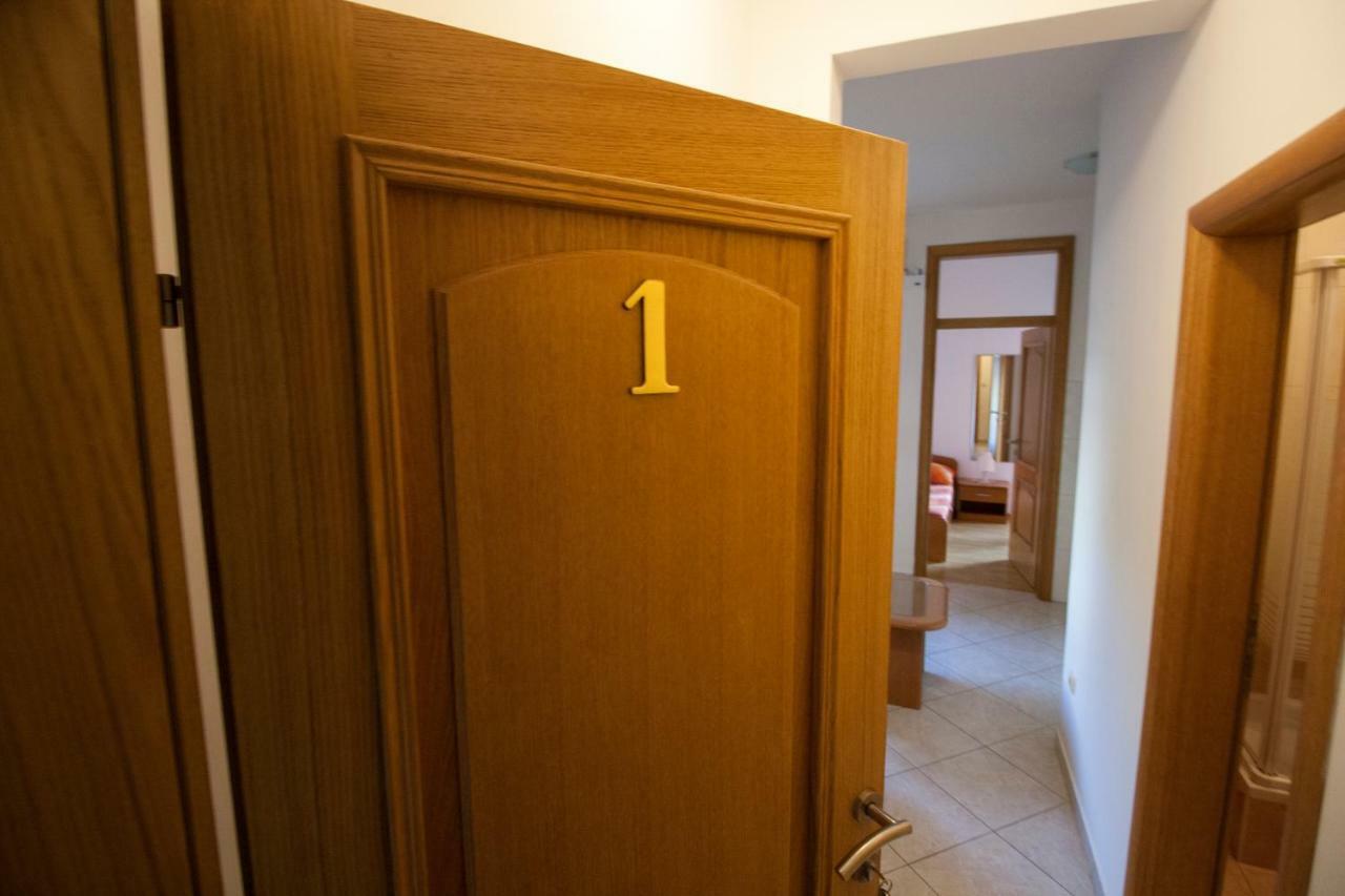 Apartments Knezovic Gradac  Εξωτερικό φωτογραφία