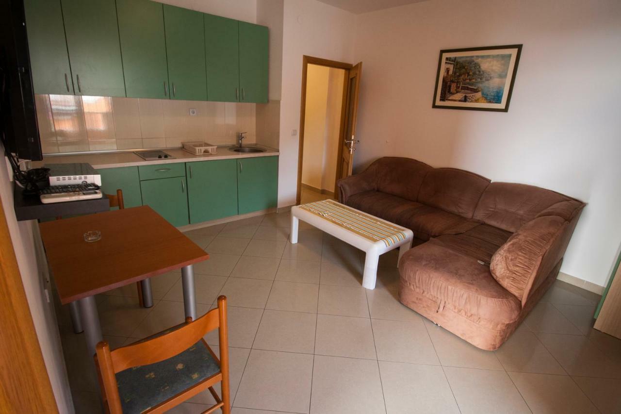Apartments Knezovic Gradac  Εξωτερικό φωτογραφία